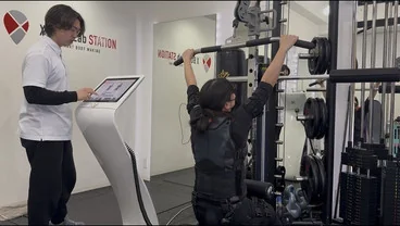 トレーニング風景2:X BODY Labo 府中店での全身EMSトレーニングの様子