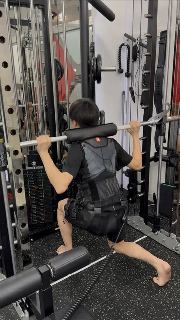 トレーニング風景5:X BODYを使った全身トレーニング